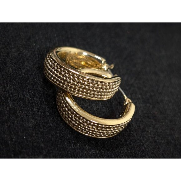 Liz Claiborne Gold Tone Ball Textured Hoop Earrings Retro Pierced Classic - Picture 4 of 7